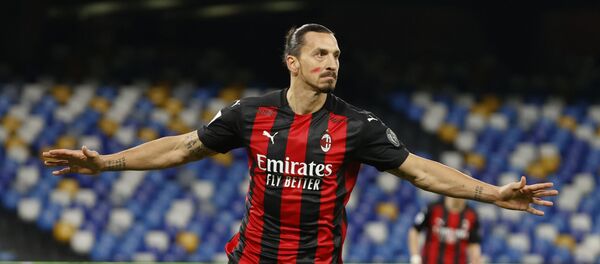 Zlatan Ibrahimovic în meciul dintre Napoli și AC Milan - Sputnik Moldova