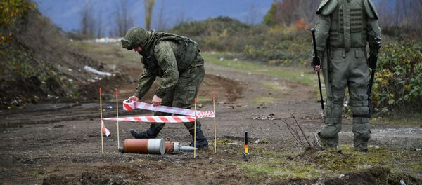 Специалисты противоминного центра Минобороны РФ приступили к работе в Карабахе - Sputnik Moldova
