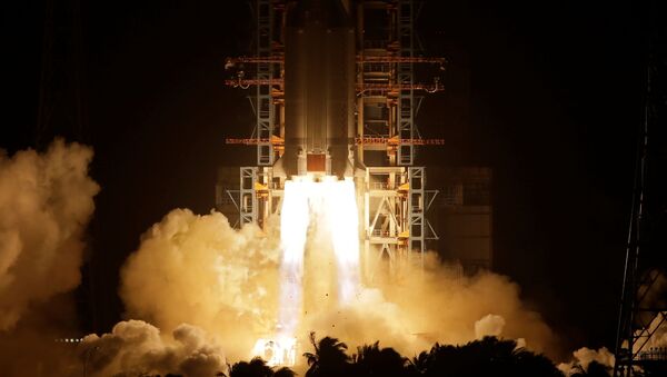 Ракета Чанчжэн-5 с лунным зондом Чанъэ-5 взлетает с космодрома Вэньчан, Китай - Sputnik Молдова
