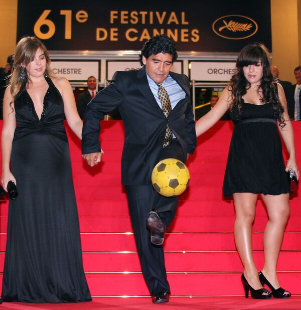 Legenda fotbalului Diego Maradona pozează în timpul prezentării unui documentar despre sine la Cannes, 2008 - Sputnik Moldova-România