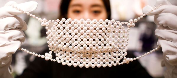 Маска из жемчуга в магазине в Токио  - Sputnik Moldova-România
