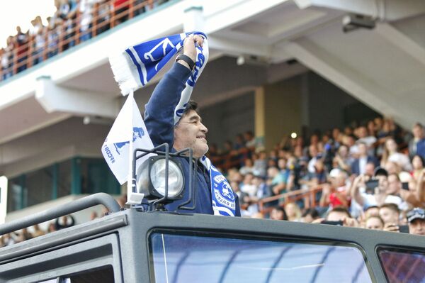 Мы пожимали руку бога: воспоминания о Марадоне от Молдовы до Беларуси Мы пожимали руку бога: воспоминания о Марадоне от Молдовы до Беларуси - Sputnik Молдова