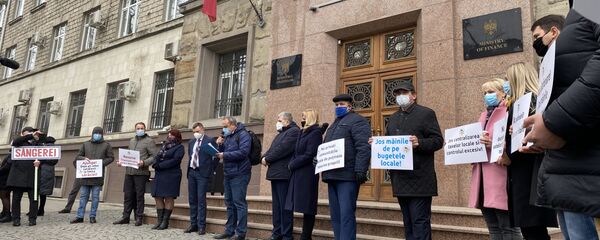 Mai mulți primari din țară protestează în fața Ministrului Finanțelor - Sputnik Moldova