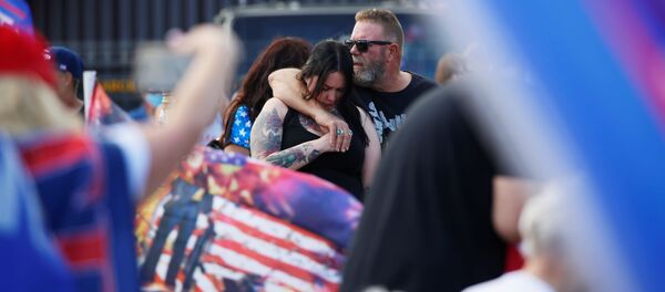Сторонники президента США Дональда Трампа на акции протеста Stop the Steal в Фениксе, США Сторонники президента США Дональда Трампа на акции протеста Stop the Steal в Фениксе, США - Sputnik Молдова