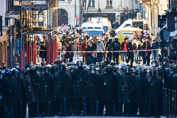 Акция протеста в Париже - Sputnik Moldova-România