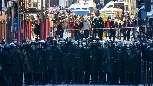 Акция протеста в Париже - Sputnik Молдова