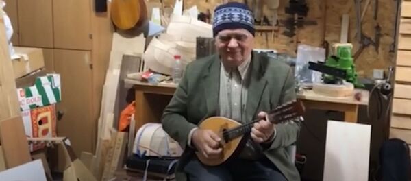  Interpretare neobișnuită a romanței Sara pe deal - Sputnik Moldova