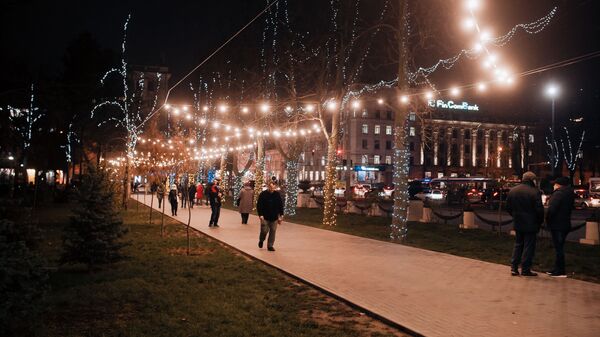 Столица приоделась к зимним праздникам  - Sputnik Молдова