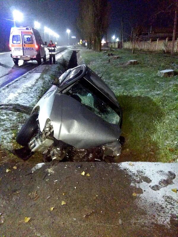 Tragic: Un șofer de 19 ani din Soroca a murit într-un accident produs dimineață Tragic: Un șofer de 19 ani din Soroca a murit într-un accident produs dimineață - Sputnik Moldova