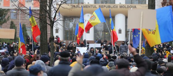 Акция протеста перед парламентом Молдовы - Sputnik Moldova