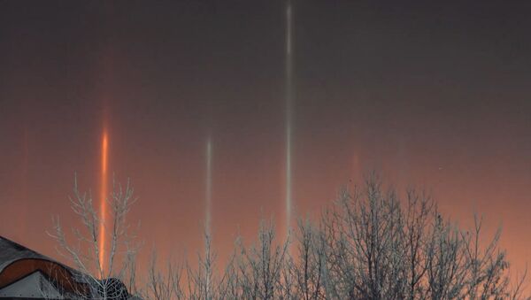 Rusia: „Stâlpi de lumină” au apărut pe cerul nocturn din Tiumen - Sputnik Moldova