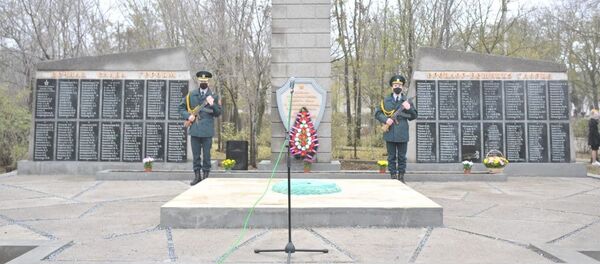 Открытие памятника советским воинам погибшим в ВОВ в Паланке Открытие памятника советским воинам погибшим в ВОВ в Паланке - Sputnik Молдова