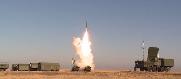 С-400 “Триумф” в действии - эффектные кадры испытаний от Минобороны России С-400 “Триумф” в действии - эффектные кадры испытаний от Минобороны России - Sputnik Молдова