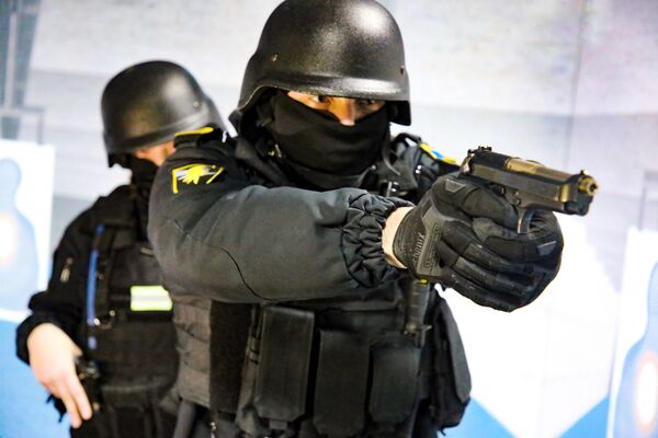 La nuntă, nimeni nu a riscat să fure mireasa - istoria unui cuplu din brigada „Fulger” La nuntă, nimeni nu a riscat să fure mireasa - istoria unui cuplu din brigada „Fulger” - Sputnik Moldova