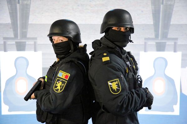 Дома - в гражданке, на работе – в масках: история семейной пары из Fulger Дома - в гражданке, на работе – в масках: история семейной пары из Fulger - Sputnik Молдова