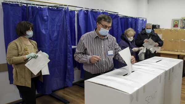 Alegeri parlamentare, cetățenii români votează - Sputnik Moldova-România