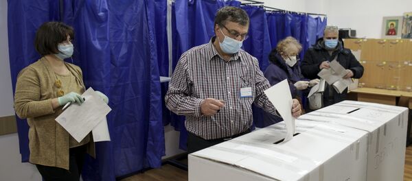 Alegeri parlamentare, cetățenii români votează - Sputnik Moldova-România