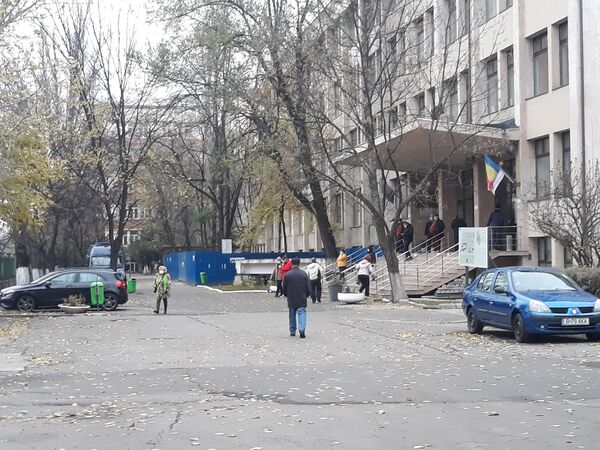 Alegeri 2020: prin secțiile de votare șuieră vântul - foto Alegeri 2020: prin secțiile de votare șuieră vântul - foto - Sputnik Moldova-România
