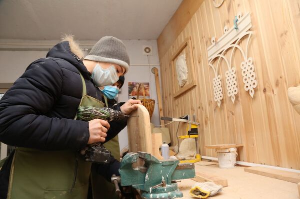 С огоньком в глазах – как мастера в Гагаузии передают свой опыт детям С огоньком в глазах – как мастера в Гагаузии передают свой опыт детям - Sputnik Молдова