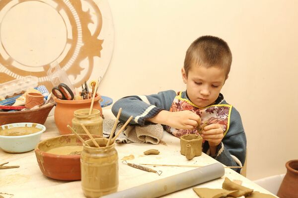 С огоньком в глазах – как мастера в Гагаузии передают свой опыт детям С огоньком в глазах – как мастера в Гагаузии передают свой опыт детям - Sputnik Молдова