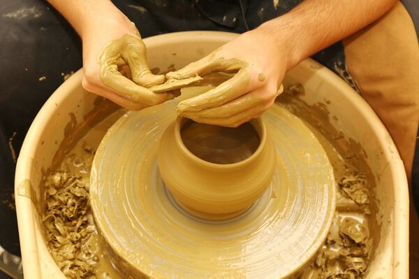 С огоньком в глазах – как мастера в Гагаузии передают свой опыт детям С огоньком в глазах – как мастера в Гагаузии передают свой опыт детям - Sputnik Молдова