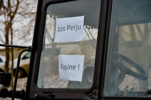 Prima coloană a agricultorilor protestatari gata să intre în Capitală - Sputnik Moldova