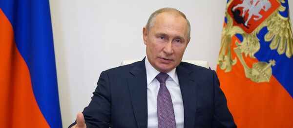 Президент России Владимир Путин во время встречи в режиме видеоконференции с руководителями фракций в Государственной думе РФ - Sputnik Moldova