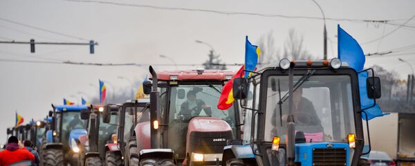 Сельхозтехника у въезда в Кишинев 09.12.2020 - Sputnik Moldova