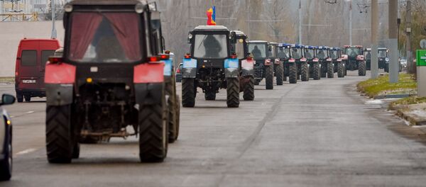 Сельхозтехника у въезда в Кишинев 09.12.2020 - Sputnik Moldova