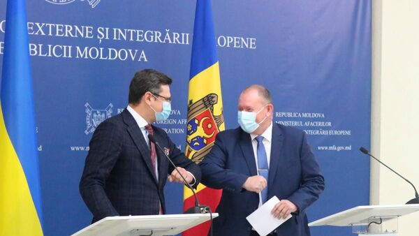Miniștrii de externe Aureliu Ciocoi și Dmytro Kuleba - Sputnik Молдова
