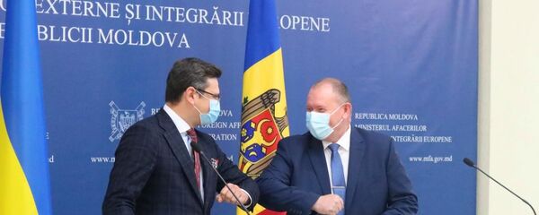 Miniștrii de externe Aureliu Ciocoi și Dmytro Kuleba - Sputnik Молдова
