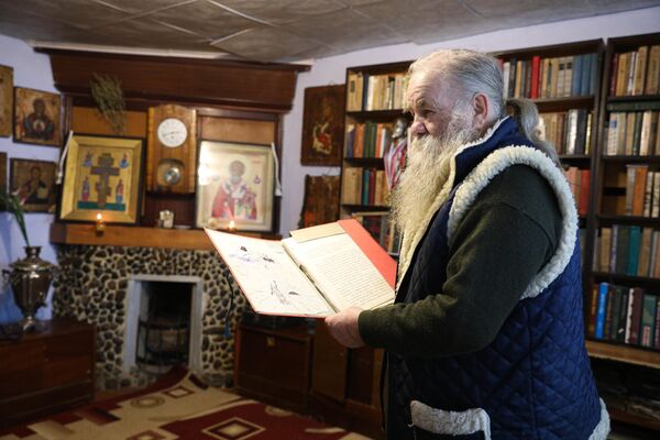 Dezasamblată și ascunsă în pădure: Legenda cutremurătoare a bisericii din Cunicea Dezasamblată și ascunsă în pădure: Legenda cutremurătoare a bisericii din Cunicea - Sputnik Moldova