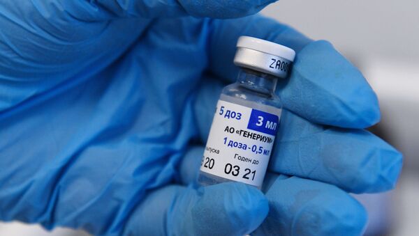 Флакон с вакциной от коронавируса Гам-Ковид-Вак  - Sputnik Moldova-România