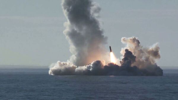 С подводного крейсера Юрий Долгорукий запустили четыре ракеты Булава по полигону Кура - Sputnik Moldova-România