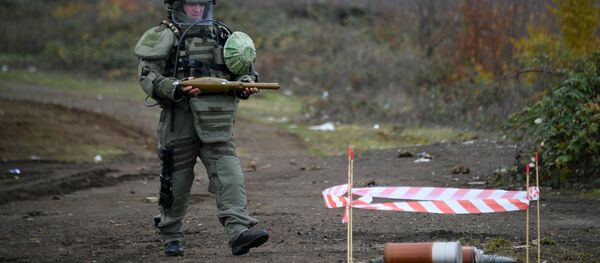 Специалисты противоминного центра Минобороны РФ приступили к работе в Карабахе Специалисты противоминного центра Минобороны РФ приступили к работе в Карабахе - Sputnik Молдова