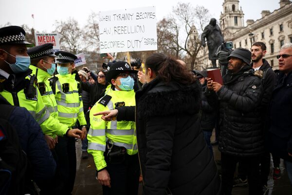 Ciocniri cu poliția în timpul  manifestației la Londra - Sputnik Moldova-România