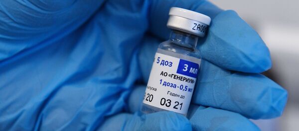Флакон с вакциной от коронавируса Гам-Ковид-Вак  - Sputnik Молдова