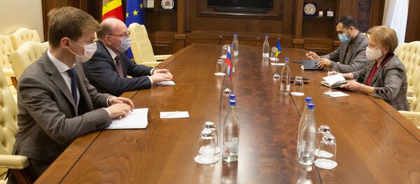 Спикер парламента Зинаида Гречаная встретилась с послом России в Молдове Олегом Васнецовым. Спикер парламента Зинаида Гречаная встретилась с послом России в Молдове Олегом Васнецовым. - Sputnik Молдова