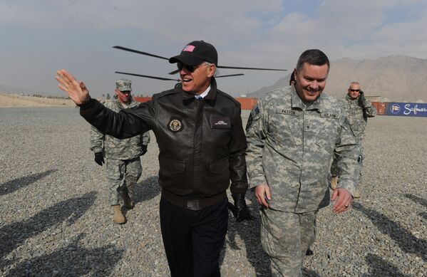 Вице-президент США Джо Байден в учебном центре Афганской национальной армии (АНА) в Кабуле, 2011 год  - Sputnik Молдова