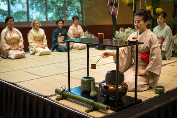 Японская школа чайных церемоний Urasenke проводит церемонию в Бразилии - Sputnik Moldova-România