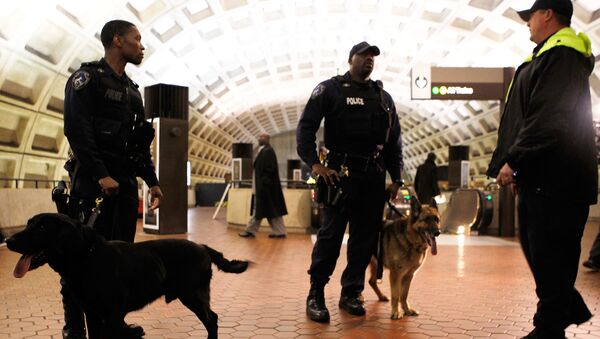 Патрульная полиция в метро в Вашингтоне - Sputnik Moldova-România