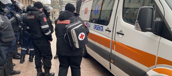 O ambulanță în fața Parlamentului - Sputnik Moldova
