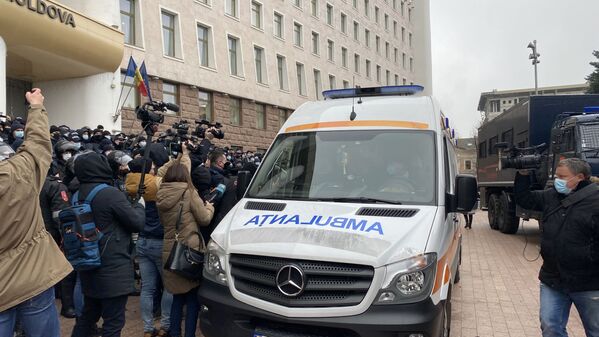 O ambulanță în fața Parlamentului - Sputnik Moldova