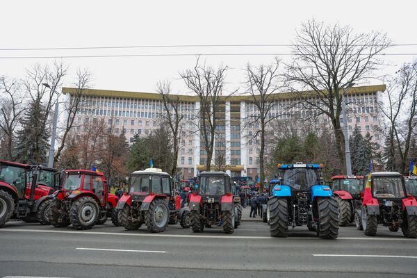 Anul luptelor politice: Traseism fără precedent, majoritate la limită și un nou președinte Anul luptelor politice: Traseism fără precedent, majoritate la limită și un nou președinte - Sputnik Moldova