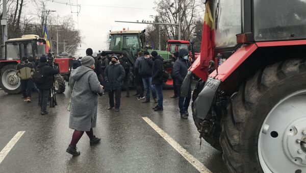 Agricultorii au blocat strada - Sputnik Молдова