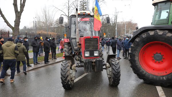 Agricultorii au blocat strada - Sputnik Moldova