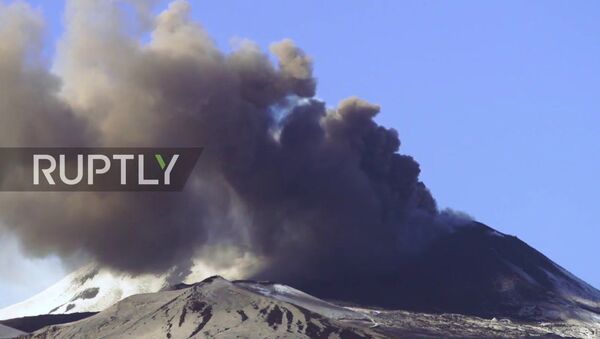 A erupt Etna - cel mai mare vulcan activ din Europa - Sputnik Moldova-România