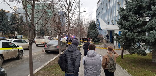 Сообщение о бомбе в кишиневском суде: на месте работают спецслужбы Сообщение о бомбе в кишиневском суде: на месте работают спецслужбы - Sputnik Молдова