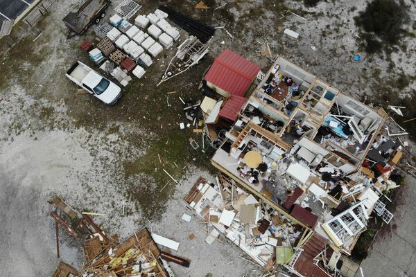 Разрушенный во время урагана Салли дом, США - Sputnik Moldova-România