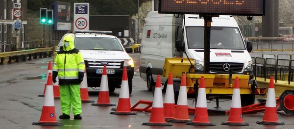 Предупреждение закрытии французской границы на въезде в порт Дувр в Кенте на юго-востоке Англии - Sputnik Молдова
